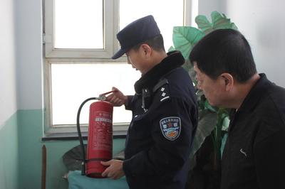 豐鎮(zhèn)車站派出所深入管內(nèi)單位開(kāi)展春運(yùn)期間消防安全大檢查